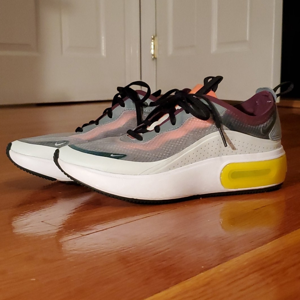 Nike Air Max Dia SE QS Women's Sneaker